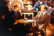 Niles (David Hyde Pierce, r.) bittet Fasier um Rat