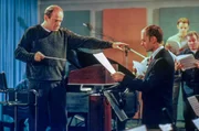 Frasier und Niles bauen eine pompöse Erkennungsmelodie