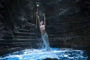 Der Meermann Zac (Chai Romruen) im Moonpool auf Mako Island