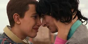 V. l.: Eleven (Millie Bobby Brown) und Mike Wheeler (Finn Wolfhard)