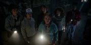 V. l.: Steve Harrington (Joe Keery), Dustin Henderson (Gaten Matarazzo), Robin Buckley (Maya Hawke), Max Mayfield (Sadie Sink), Nancy Wheeler (Natalia Dyer) und Lucas Sinclair (Caleb McLaughlin)