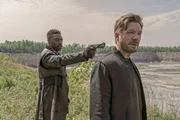 Wendet sich Book (l., David Ajala) gegen Ruon Tarka?