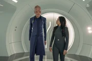 Saru (Doug Jones) und Nhan (Rachael Ancheril) planen