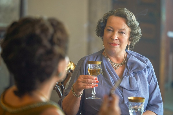 Queen Mum (Marion Bailey) vertreibt Sorgen
