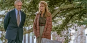 Philip tröstet Penny Knatchbull (Natascha McElhone)