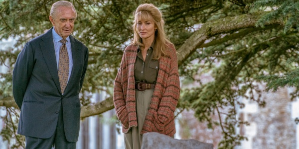 Philip tröstet Penny Knatchbull (Natascha McElhone)