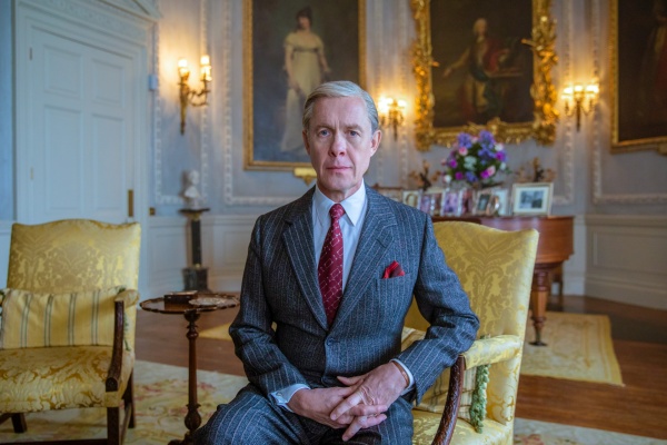 Der Duke of Windsor (Alex Jenning) kennt den Palast gut