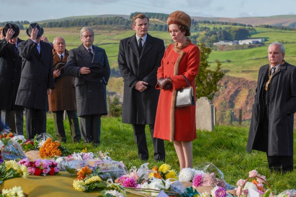 Martin Charteris (Charles Edwards) begleitet die Queen