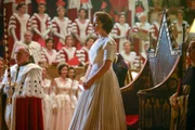Elizabeth (Claire Foy) steht vor ihrer Krönung