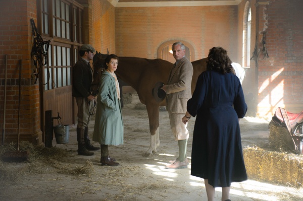 Die Queen (Claire Foy) mag keine Störung im Pferdestall