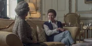 Prinzessin Anne (Claudia Harrison) besucht ihre Mutti