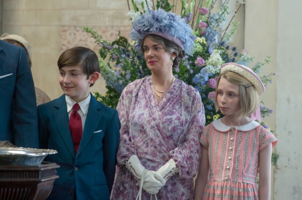 Charles, Queen Mum und Anne erleben Edwards Taufe