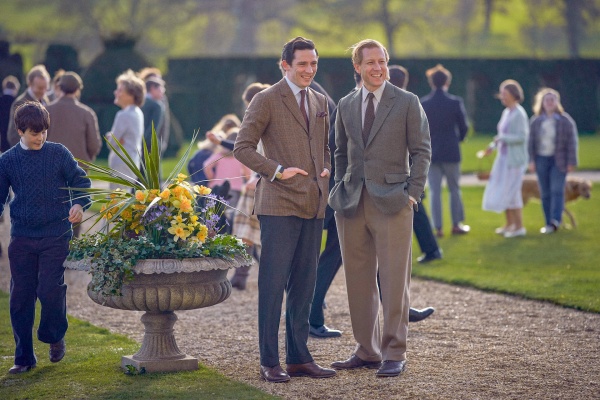 Charles und sein Vater Philip (Tobias Menzies) entspannen