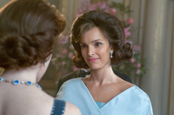 Die Queen (Claire Foy) trifft Jackie Kennedy (Jodi Balfour)