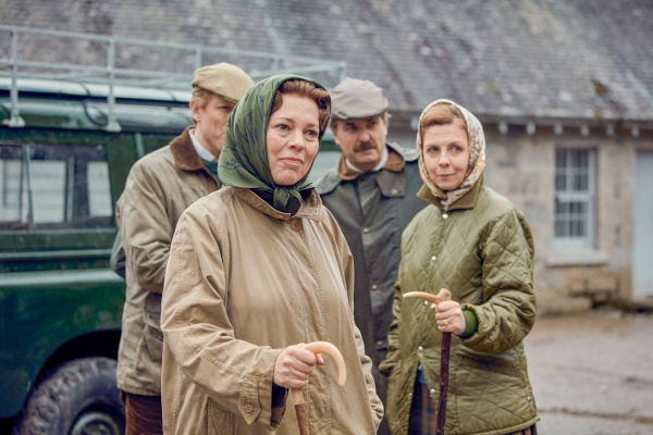 Die Königin (Olivia Colman) kennt kein schlechtes Wetter