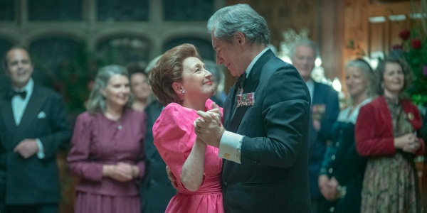 Margaret tanzt mit Peter Townsend (Timothy Dalton)
