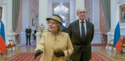 Die Queen und Prinz Philip begrüßen die Delegation