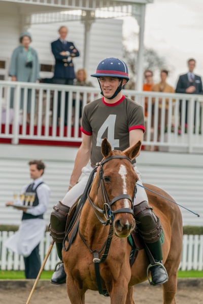 Prinz Charles (Josh O'Connor) blüht auf