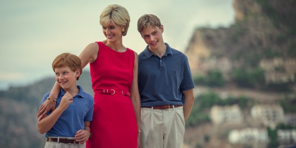 Diana liebt ihre Söhne Harry ( l.) und William (Rufus Kampa)