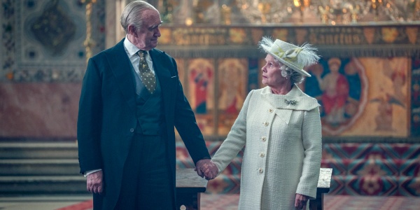 Elizabeth (Imelda Staunton) vertraut Philip (Jonathan Pryce)
