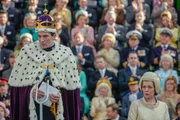 Der neue Prince of Wales (Josh O'Connor) nervt seine Mama
