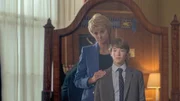 Diana schickt ihren Sohn William (Senan West) nach Eton