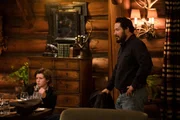 Rip (r., Cole Hauser) lernt Carter besser kennen