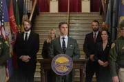 Jamie (Wes Bentley) spricht öffentlich über Johns Tod