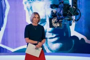Journalistin Emily Maitlis (Ruth Wilson) denkt weiter