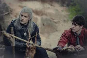 Noch schätzt Geralt von Riva (Henry Cavill) seinen Gefährten Rittersporn (Joey Batay, r.) Noch schätzt Geralt von Riva (Henry Cavill) seinen Gefährten Rittersporn (Joey Batay, r.)