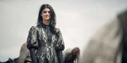 Yennefer von Vengerberg (Anya Chalotra) kehrt zur&uuml;ck
