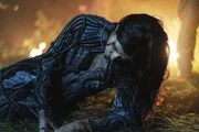Zauberin Yennefer von Vengerberg (Anya Chalotra) gibt alles