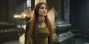 Hofzauberin Triss Merigold (Anna Schaffer) folgt einer Einladung Hofzauberin Triss Merigold (Anna Schaffer) folgt einer Einladung