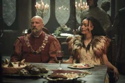 Sigismund Dijkstra (Graham McTavish) und Philippa Eilhart (Cassie Clare) schlie&szlig;en einen Pakt