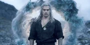 Geralt von Riva (Henry Cavill) beschw&ouml;rt geheimnisvolle Kr&auml;fte