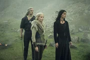 Der Anblick &uuml;berw&auml;ltigt (v.l.) Geralt (Henry Cavill), Ciri (Freya Allan) und Yennefer (Anya Chalotra)