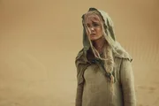 Ciri (Freya Allan) irrt durch die Wüste Korath Ciri (Freya Allan) irrt durch die Wüste Korath