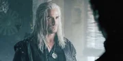 Geralt von Riva (Liam Hemsworth) steht vor einer unheimlichen Begegnung