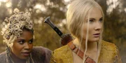 Ciri (Frey Allan) gesellt sich zur Bande der &bdquo;Ratten&ldquo; von Mistle (Christelle Elwin, l.)