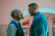 Reginald Hargreeves (Colm Feore) will seinen Ziehsohn Luther (Tom Hopper) überzeugen