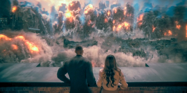 Damit haben Luther (Tom Hopper) und Sloane (Genesis Rodriguez) nicht gerechnet