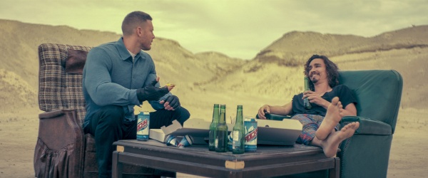 Luther (Tom Hopper, l.) verlangt von Klaus (Robert Sheehan) eine Entscheidung