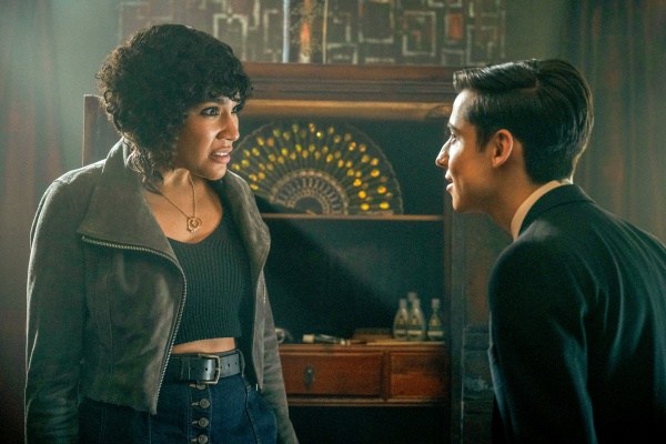 Nummer Fünf (Aidan Gallagher) misstraut Allison (Emmy Raver-Lampman) noch immer