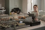 YOU (L to R) VICTORIA PEDRETTI as LOVE QUINN in episode 303 of YOU Cr. JOHN P. FLEENOR/NETFLIX © 2021