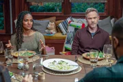Nyla (Mekia Cox) und Wesley (Shawn Ashmore) diskutieren