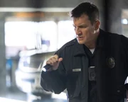 Der Anblick schockiert John Nolan (Nathan Fillion)