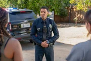 Rookie Miles Penn (Deric Augustine) will helfen