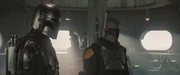 Boba Fett (r.) und der Mandalorian kämpfen Seite an Seite