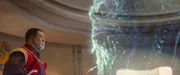 Pirat Gorian Shard (Nonso Anozie, r.) bedroht Greef Karga