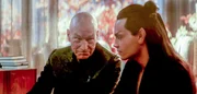 Jean-Luc Picard sucht Kontakt zum Romulaner Elnor (Evan Evagora)